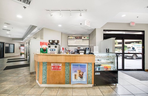 Myrtle Beach Apartment | 17th-floor oceanfront studio with AC, pool, hot tub & WiFi - snowbird-friendly