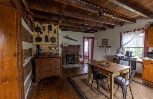 Lexington Cabin | 1800’s Historical Log Cabin near I-75 Interstatenn
