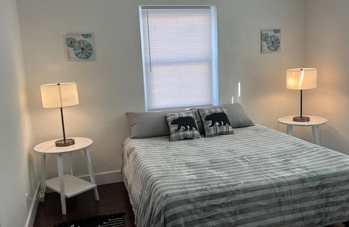 Parkside House | 1820A Beautiful Cozy House Close To Everything
