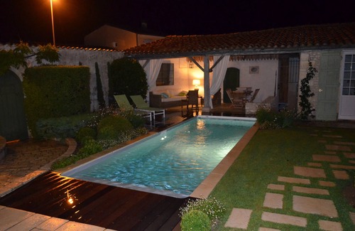 Meschers-sur-Gironde House | 18th C Vicarage 4* Heated pool - Walk to beach- market - shops