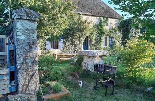 Saint-Maur Cottage | 18th Century Family House with Private Garden in Nature, Near Châteauroux