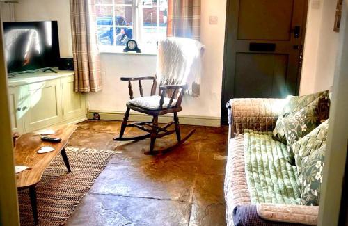 Snitterfield House | 18th Century Cottage Stunning Farmland Views Stratford Upon Avon