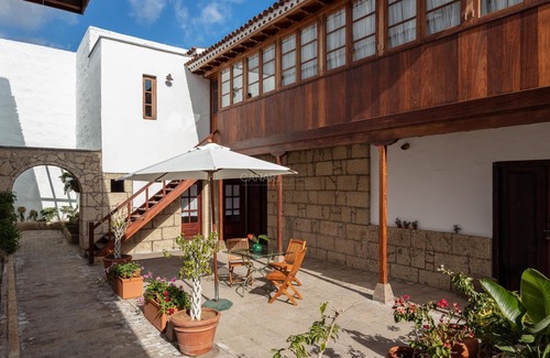 Arico el Nuevo Cottage | 18th Century Refurbished Getaway in Arico Nuevo with Pool and Ocean Vi