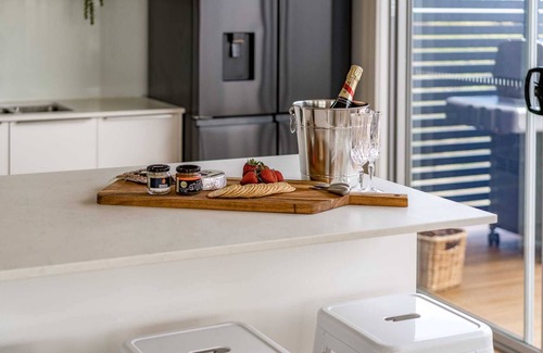Port Elliot House | 19 Carnegie Luxury Linen & WiFi Walk to beach town Views