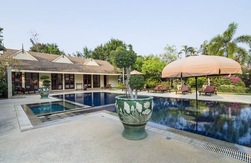 Hin Lek Fai Villa | 1900m2 private villa with big pool, perfect for families & fast WiFi. In Hua Hin