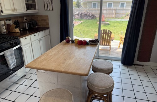 Muskegon House | 1902 Cottage w Muskegon Lake views, 4 bedrooms, AC WiFi, btwn beach & downtown