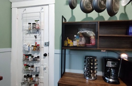 Metropolitan House | 1910 Victorian Bootlegger's Lair in Starlandia