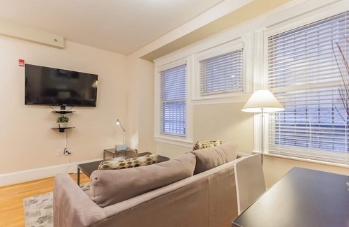 Rittenhouse Row Apartment | 1955 Rittenhouse - 1R