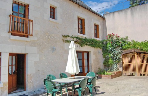 Cangey Cottage | 19th Century Wine House, Loire Valley, parking, smoke-free cottage