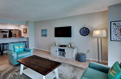 Villa Sabine Condo | 1BD/1BA Condo on Bay + Beach Across | Pet-Friendly with Resort Amenities