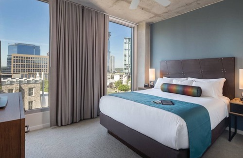 Civic District Resort | 1BD/Austin - Rooftop Pool & Firepit, BBQ!