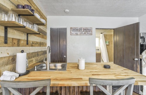 West Colorado Springs House | 1BD Suitenear Old Colorado City & Hiking!dogs Welcome!