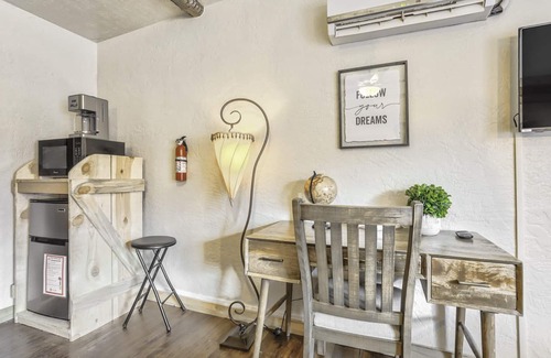 West Colorado Springs House | 1BD Suitenear Old Colorado City & Hiking!dogs Welcome!