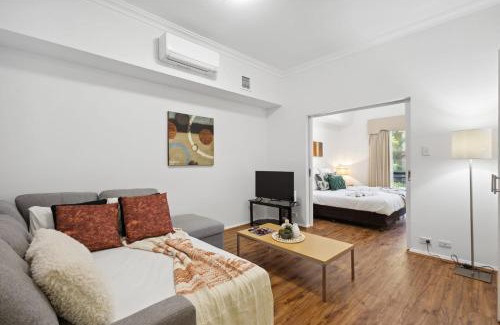 Northbridge Apartment | 1BDR 1BTH 1PRK - James Street Joy