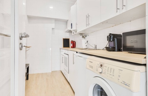 Santa Engracia Apartment | 1BDR Cozy Flat in Heart of Lisbon by LovelyStay