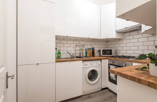 Gorgie Apartment | 1Bed, Ground floor, Private Entrance