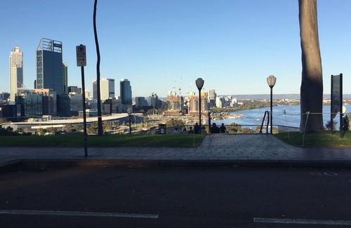 West Perth Apartment | 1bedroom extremely spacious 5*location kings park apartment. walk to CBD