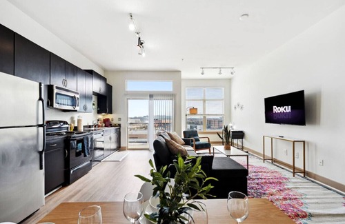 Deep Ellum Apartment | 1Br Apt in Deep Ellum with King bed, Pool & Outdoor Space