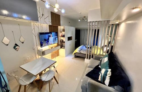Poblacion District Apartment | 1BR Condo beside Abreeza Mall, Davao City with 200 mbps WI-FI speed