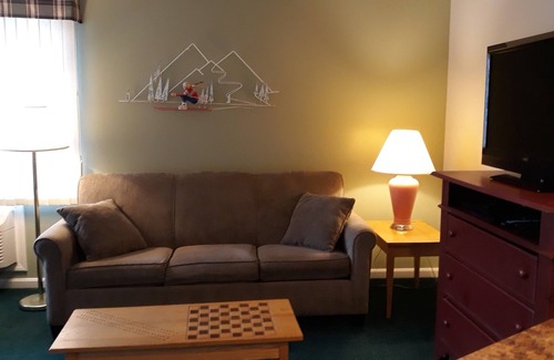 North Woodstock Condo | 1BR condo near Recreation Center, pool and hot tub