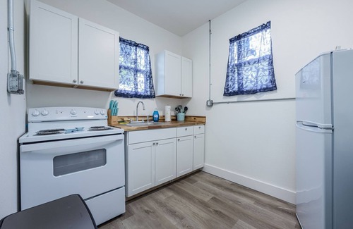 South Pensacola Cottage | 1BR Cozy & Convenient Near All Pensacola Offers