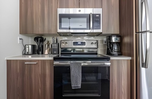 West Bellevue Apartment | 1BR+Den | Gym, Lounge | Bellevue | Sophari C