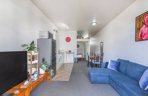 Grey Lynn Apartment | 1BR Grey Lynn Haven+Parking, Balcony Zodiak Stays