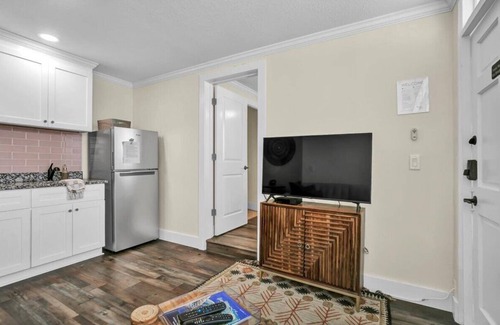 Safety Harbor Hotel | 1BR Harbor Haven Cozy Queen Bed Downtown