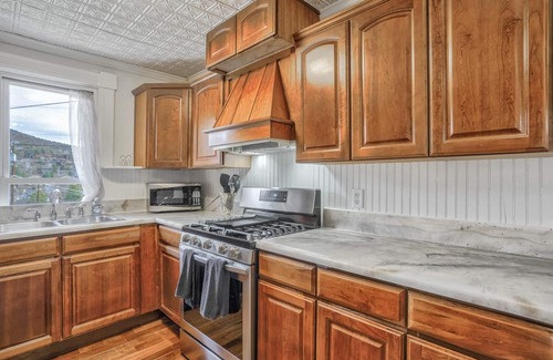 Manitou Springs House | 1BR Quiet Neighborhood Nearby Parks