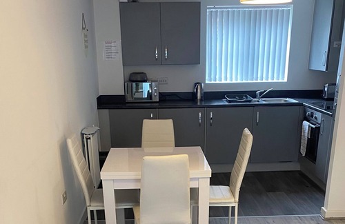 Birmingham Apartment | 1br-sleeps3-parking-nearcitycentre-shoppingcentre