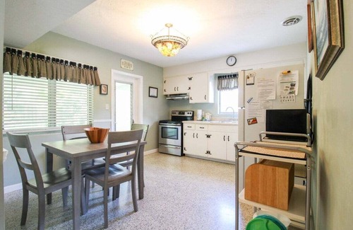 Golden Beach Condo | 1BR Venice home with private beach access - Golden Beach Haven