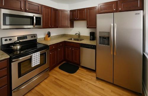 Bowmanville Apartment | 1BR Vibrant Apt in Lincoln Sqr - Foster 2S