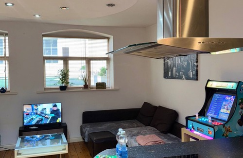 Newcastle-upon-Tyne Apartment | 1br-wifi-freesnacks-freeparking-petsok-retroarcade