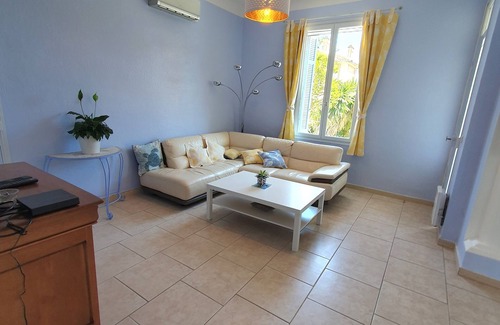 Hyeres City Centre Villa | 1ET. VILLA DE MAITRE HYERES - RESIDENTIAL AREA - VERY QUIET - AIR-CONDITIONED