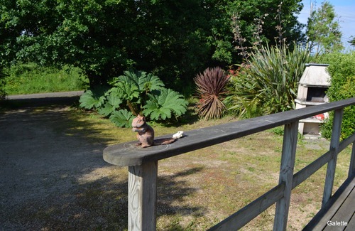 Treduder Cottage | 1km from the beaches, House with Jacuzzi in very quiet garden, beautiful view