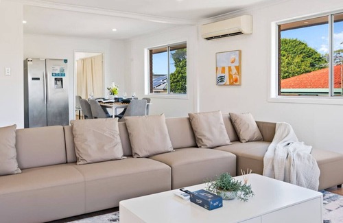 Sunnybank House | 1Mins to Pinelands Plaza, 4BR Chic Family Retreat