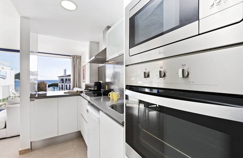 Llafranc Apartment | 1SR 01 - Beautiful and spacious new build apartment with sea view located in the second row of houses lining the sea in Llafranc.