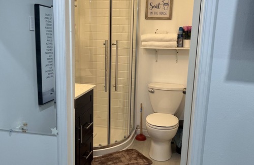 Hamilton House | 1st Floor Studio Unit Near Hamilton Airport, Mohawk College, St. Joe’s Hospital