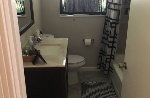 Shearer Hills - Ridgeview House | 2/1 Fur Baby & Family-Friendly (LG fenced yard) Home in Central SA