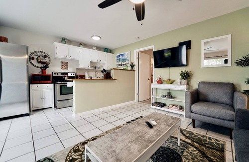 Poinsettia Heights Apartment | #2: 1BR with Beach Gear and Strong Wifi