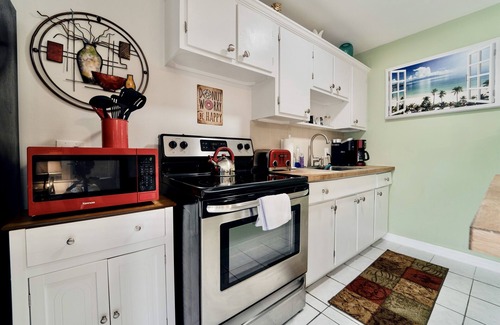 Poinsettia Heights Apartment | #2: 1BR with Beach Gear and Strong Wifi