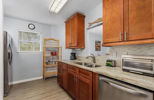 Pineland House | 2/2 Privacy in Pine Island!