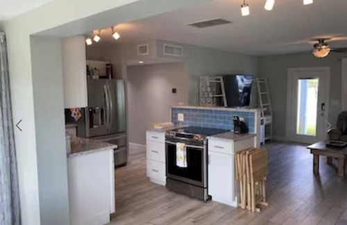 Stuart House | 2/2Cute & spotless Paddle, Kayak, Bike, hike,