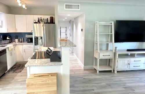 Stuart House | 2/2Cute & spotless Paddle, Kayak, Bike, hike,