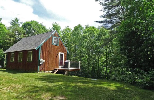 Athens Cabin | 2-3 MONTH Vermont Small Cabin Getaway!