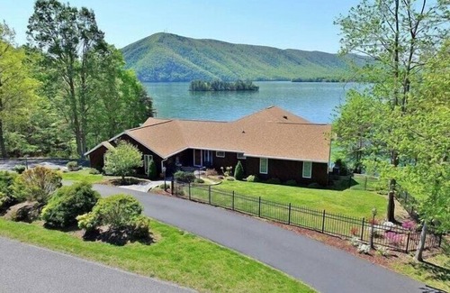 Huddleston House | 2-3 Night Minimum for ANY REMAINING DATES! Come Visit 'RendezVIEW'!