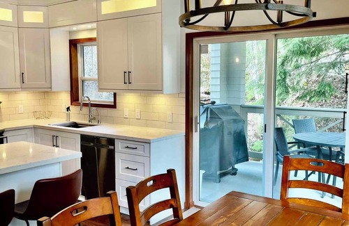 Blueberry Hill House | 2.5 Bedroom Townhouse Blueberry Hill Gem Total Renovation Walk to Everything