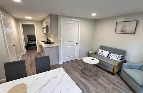 Thomaston House | 2 Bd 2 Ba Unit laundry &kitchen