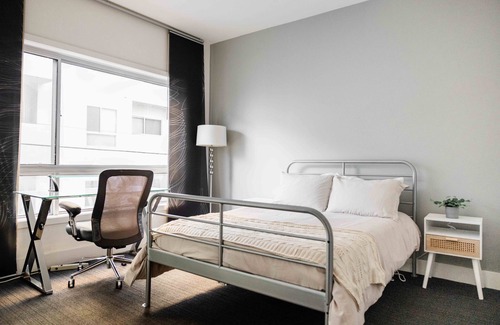 West Los Angeles Condo | 2 BD Condo - Great Food - Close to UCLA + Samo