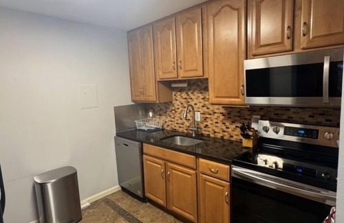 Lake Barcroft Condo | 2-bdr Condo for a Professional Traveller